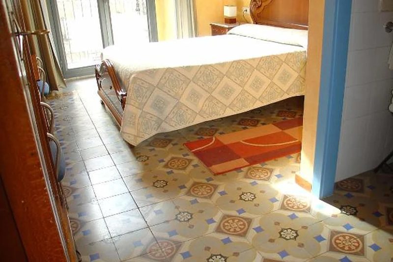 Hostal Adarnius, en La Bisbal d'Empordà