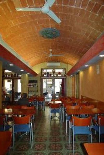 Hostal Adarnius, en La Bisbal d'Empordà
