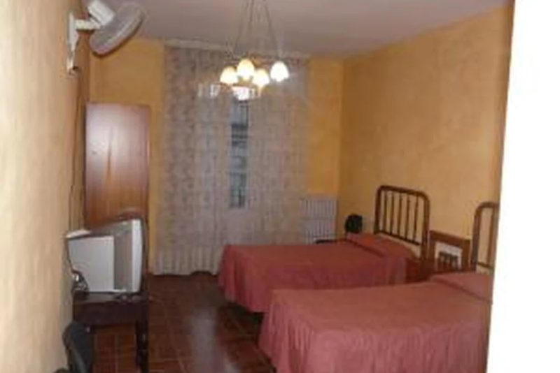 Hostal Adarnius, en La Bisbal d'Empordà