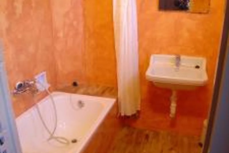 Hostal Adarnius, en La Bisbal d'Empordà
