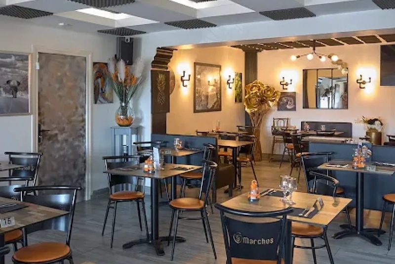 Hôtel Resto Ô9 Marches in Rillieux-la-Pape