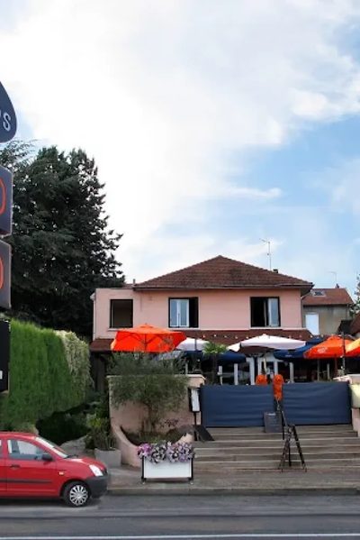 Hôtel Resto Ô9 Marches in Rillieux-la-Pape
