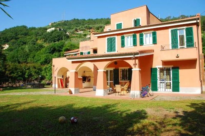 Il Pozzo e il Melograno, a Finale Ligure