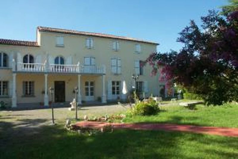 Le Clos des Cèdres in La Rochefoucauld-en-Angoumois