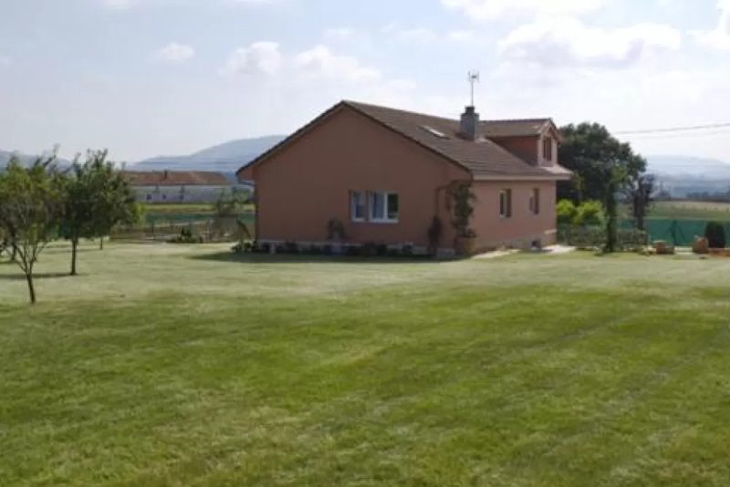 Villa Dalias con Piscina Privada in Villaviciosa